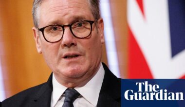 UK risks becoming ‘island of strangers’ without more immigration curbs, Starmer says