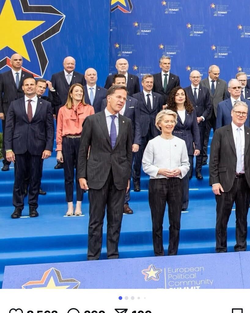 Ursula von der Leyens sociala medier manager borde kanske fundera en smula på sitt jobb. För det gör Ulf Kristersson.