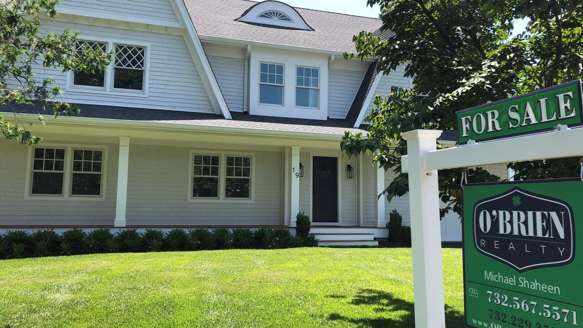 Mortgage rates steady as trade war freezes housing market