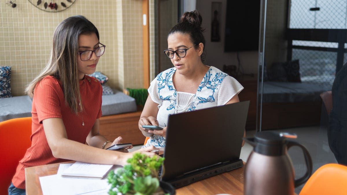 How many adults still get money from their parents in 2025