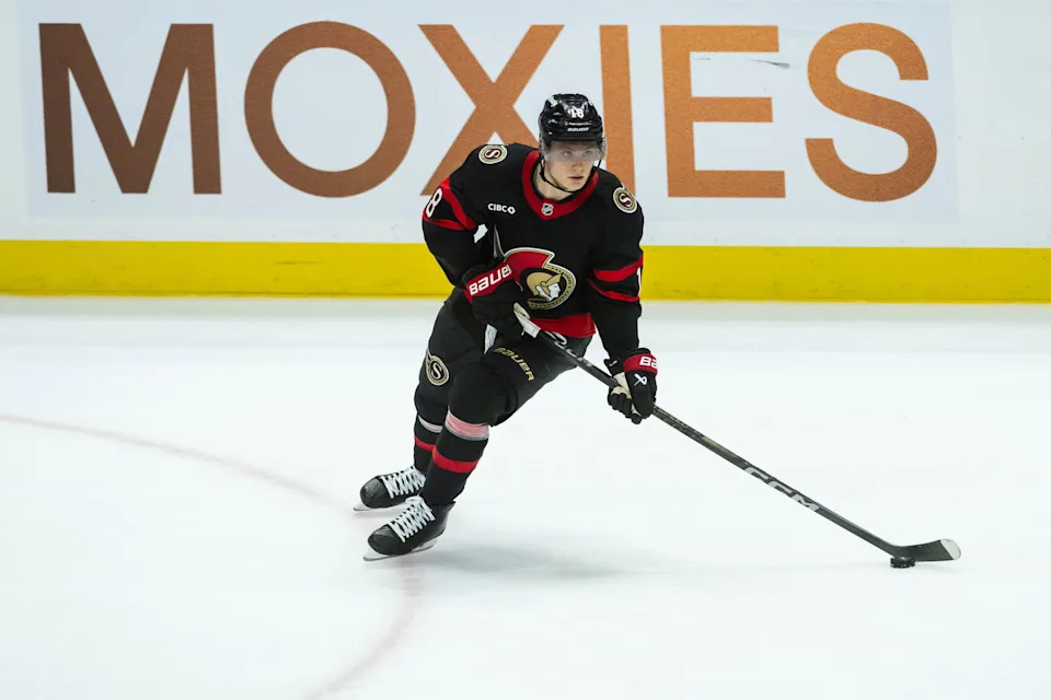 Tim Stützle playing for the Ottawa Senators in the 2024-25 season. © Marc DesRosiers-Imagn Images