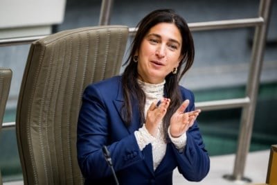 Niet alleen duurder, ook volledig geschrapt: Demir zet hervorming tegen ‘hobby-opleidingen’ in het volwassenenonderwijs voort