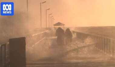 Warning for SA coastline as abnormally high tide lashes beaches and jetties