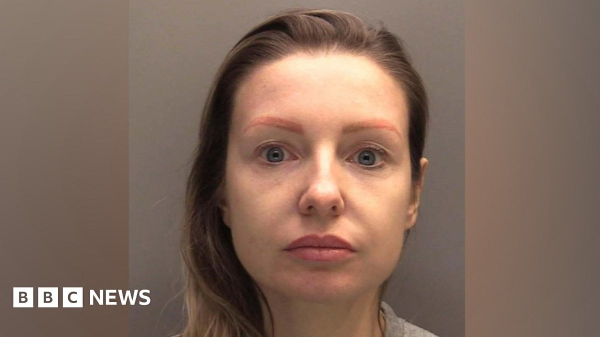 Kerri Pegg: Prison governor who had relationship with inmate jailed