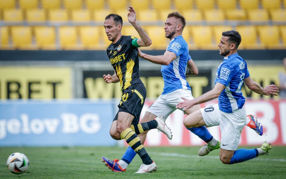 Резерва измъкна Ботев Пловдив в голово шоу със Спартак Варна - БГ Футбол - efbet Лига