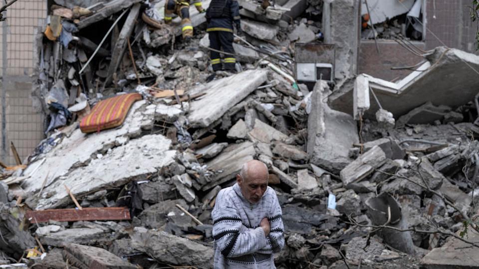 Rescuers look for survivors of a Russian airstrike on the town of  Kostiantynivka, in Donetsk region of Ukraine on 8 May, 2025 when a three-day ceasefire was supposedly in place.