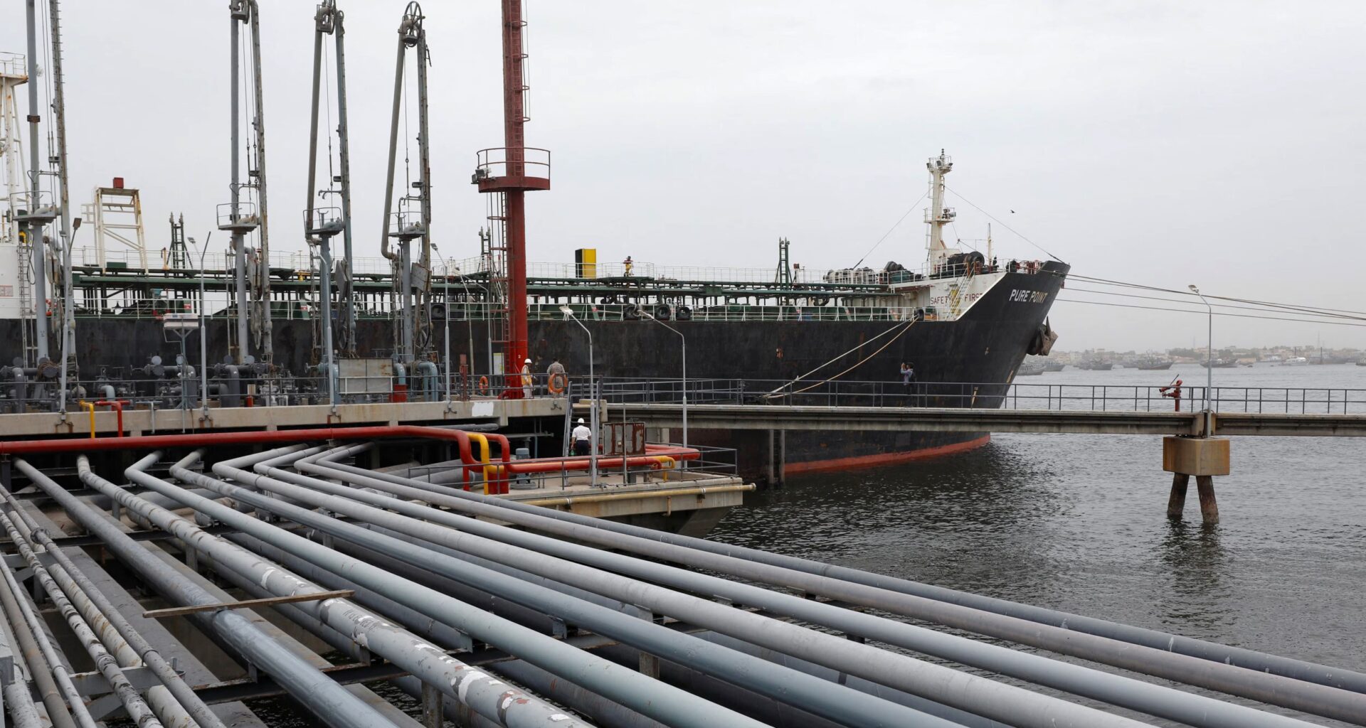 Pakistan’s petroleum product exports surge by 118.71% in 10 months