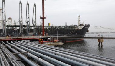 Pakistan’s petroleum product exports surge by 118.71% in 10 months