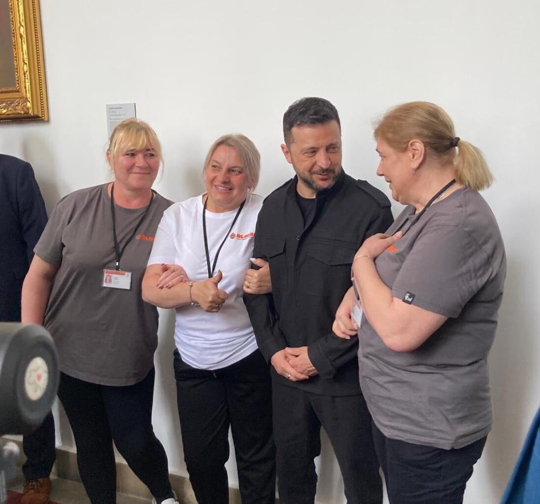 During his visit to the Czech Parliament, Zelensky took a photo with some Ukrainian women who work there as cleaners.