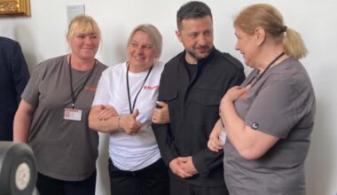 During his visit to the Czech Parliament, Zelensky took a photo with some Ukrainian women who work there as cleaners.