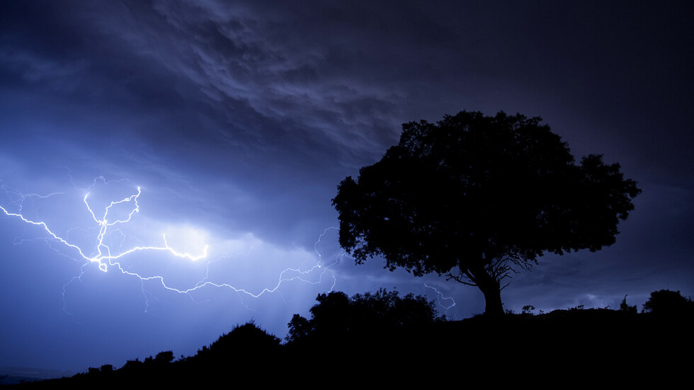 Гръмотевични бури с градушки в почивните дни