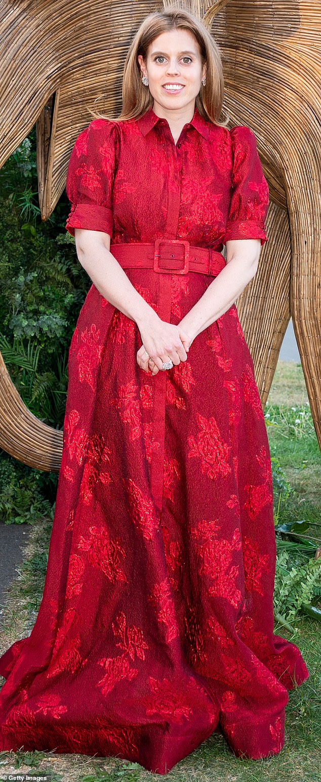 Giving the sweeping dress a more casual dressing down, the Princess let her brunette her fall over her shoulders
