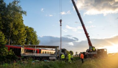Zugunglück in Bayern: Jetzt bergen Kräne den zerstörten Unglückszug | News