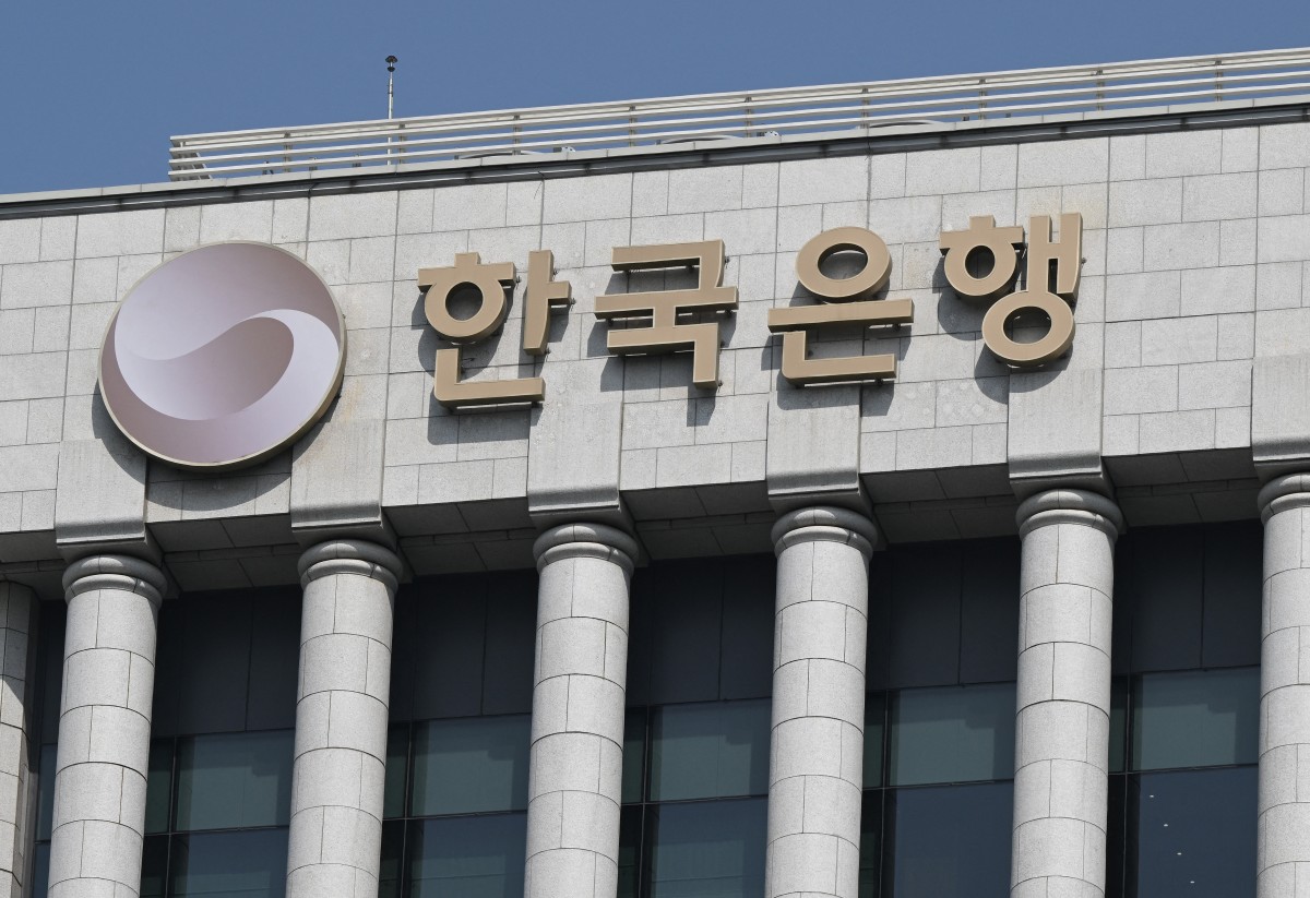Bank of Korea slashes growth forecast by half to 0.8%