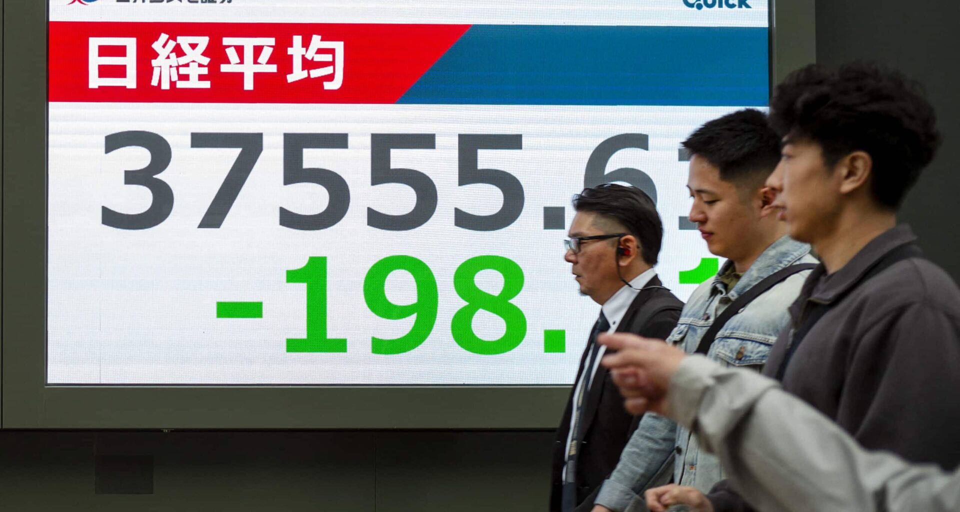 Stock markets fall as Trump threatens tariffs on EU, Apple