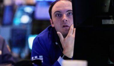 Trump tariff threats on Europe and Apple send markets lower