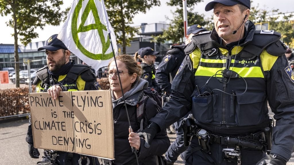 Politiebeleid rond huisbezoek aangepast, Extinction Rebellion trekt geding in