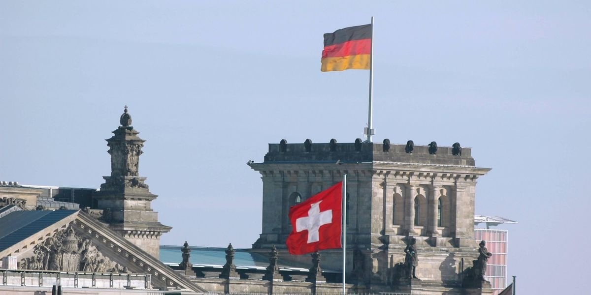 Schwieriger Nachbar - Warum blickt die Schweiz so schief auf Deutschland? | Hierzulande kann man nicht genug bekommen von Geschichten, die davon handeln, was die Schweiz besser macht als Deutschland. Das ist psychologisch verständlich, aber unreif und unklug.