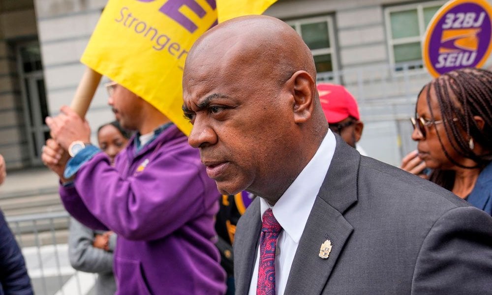 Federal Judge Slams DOJ’s ‘Political Agenda,’ Tosses ICE Trespass Case Against Newark Mayor — ‘You Are Free to Go’