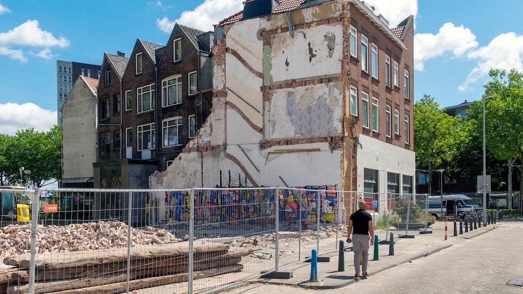 Tienduizenden corporatiewoningen gaan tegen de vlakte, huurder wacht gedwongen vertrek
