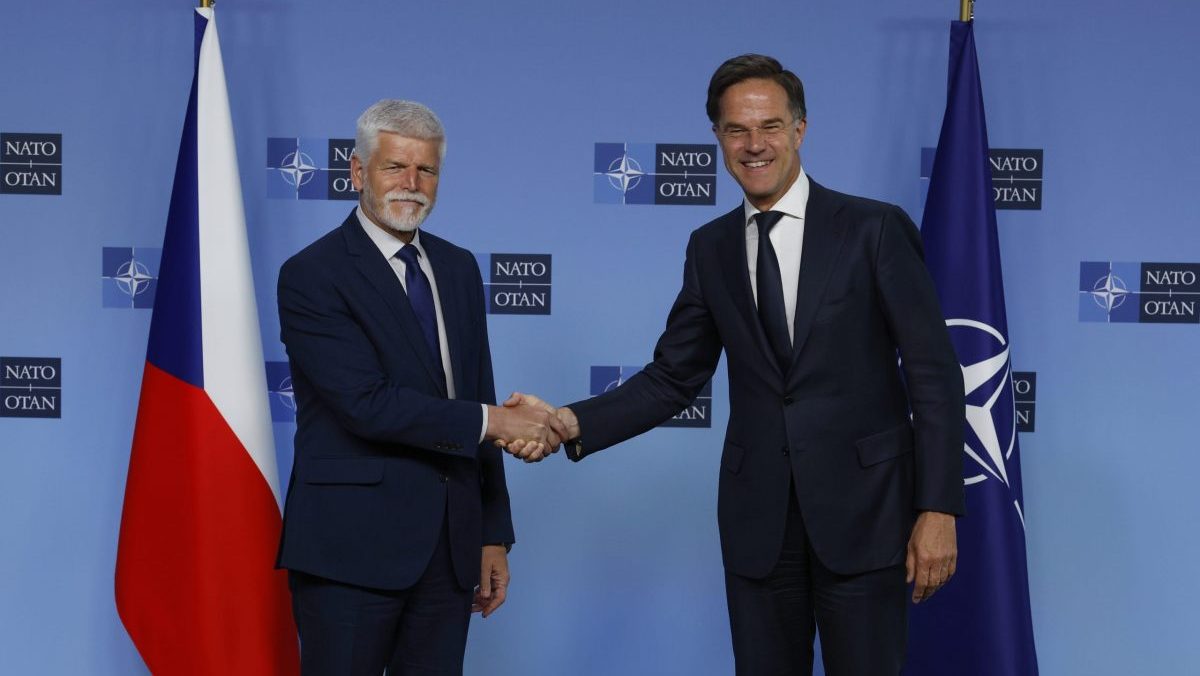 Rutte upozornil na reakciu v prípade ruského útoku na NATO