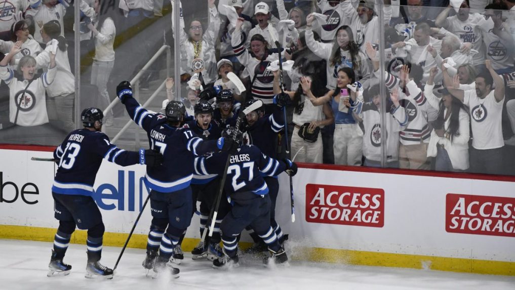 NHL: Winnipeg otočil stav siedmeho zápasu proti St. Louis. Vyrovnal tri sekundy pred koncom a rozhodol v predĺžení