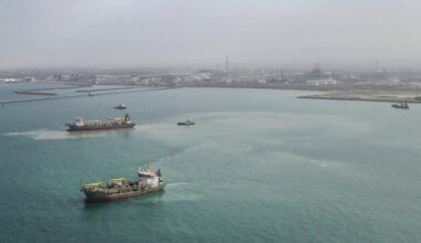 Boskalis vessels 'spot hunting' to clear the way for new LNG terminal