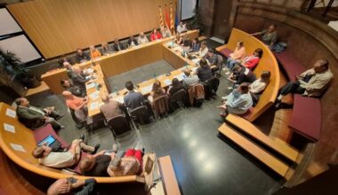 Imatge de la sala d'actes de la Seu del Districte de Sant Martí durant el Consell de Districte del 20 de març de 2025