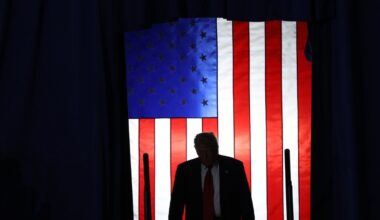 More Than a Dozen U.S. Officials Sold Stocks Before Trump’s Tariffs Sent the Market Plunging