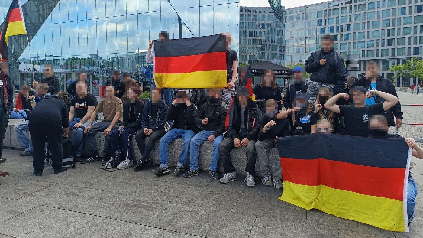 Schon wieder rechtsextreme Jugendgruppen: Neonazi-Teenager greifen LKA-Beamte in Berlin an