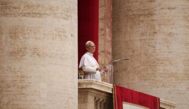 Le pape Léon XIV laisse entrevoir une rupture avec François sur la guerre en Ukraine lors de sa première prière dominicale