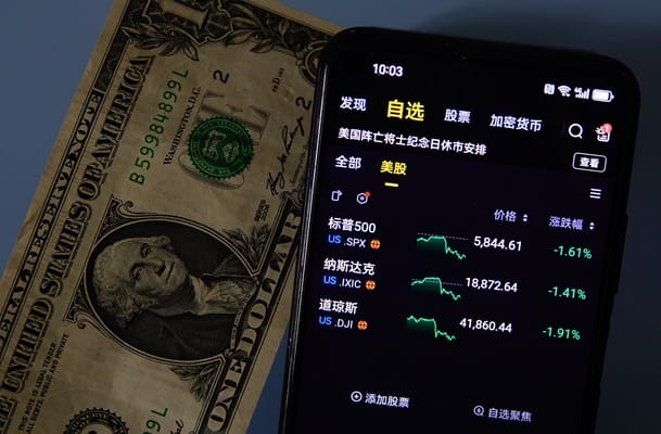 US dollar stable ahead of Fed minutes - London Business News