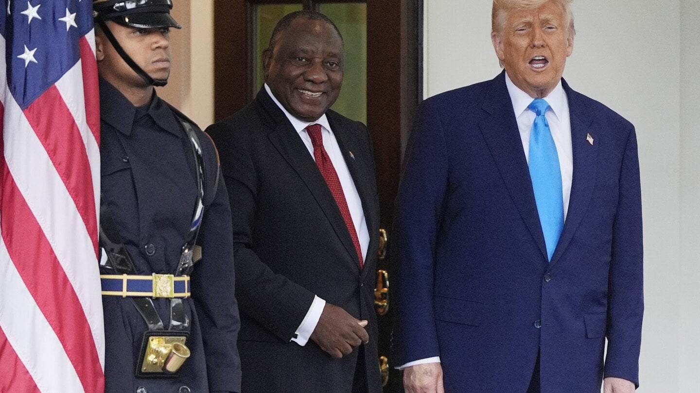 Trump confronts South African leader with baseless claims of the systematic killing of white farmers