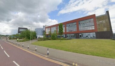Secondary school says it will suspend pupils for using phones