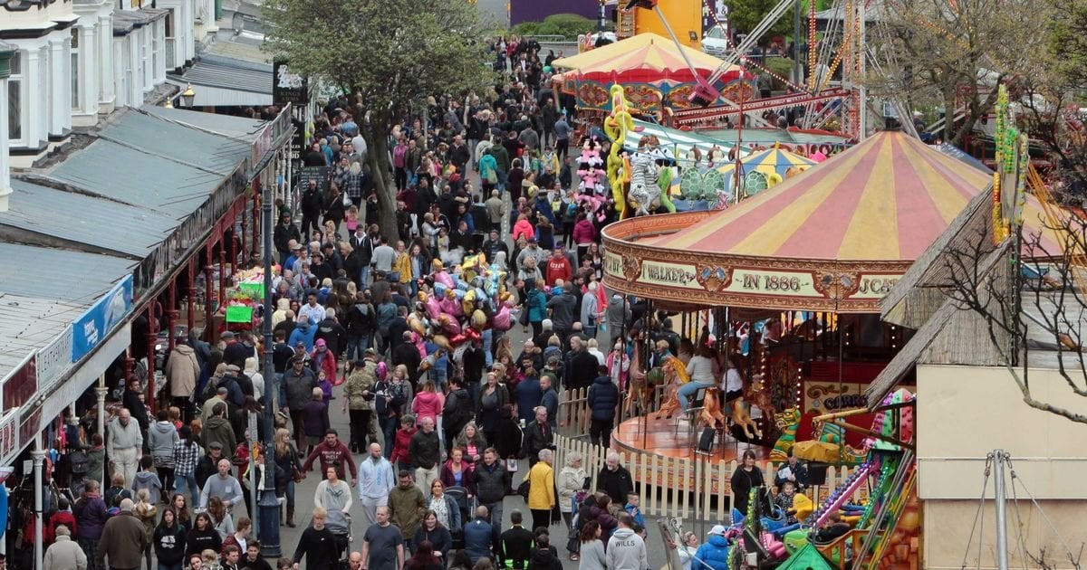 Girl falls after rollercoaster carriage detaches at UK theme park