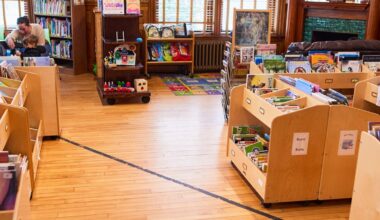 The library with one door in Canada and the other one (now closing) in the US | Culture