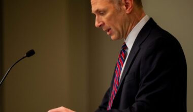 Fed's Goolsbee says it's 'not realistic' to expect business or central banks to make major decisions