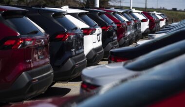 Retail sales up 0.8 per cent in March at $69.8 billion: StatCan