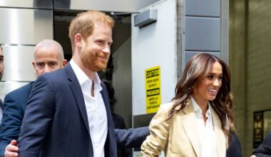 Prince Harry and Meghan Markle Cuddle at Beyonce Show in L.A.