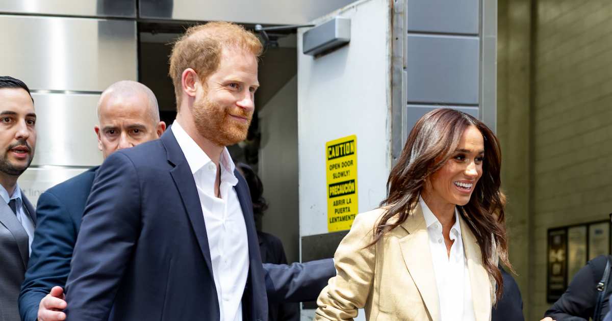 Prince Harry and Meghan Markle Cuddle at Beyonce Show in L.A.
