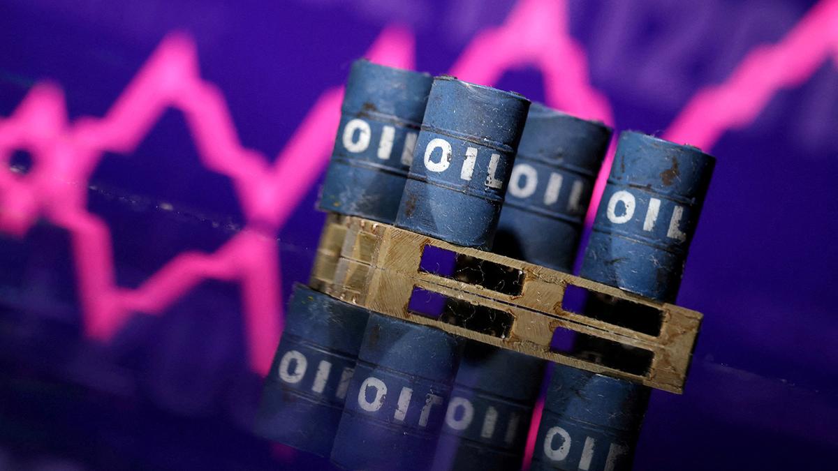 Crude oil futures gain despite oversupply concerns from US-Iran deal 