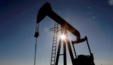 Oil futures gain after US bars Chevron’s crude exports from Venezuela 