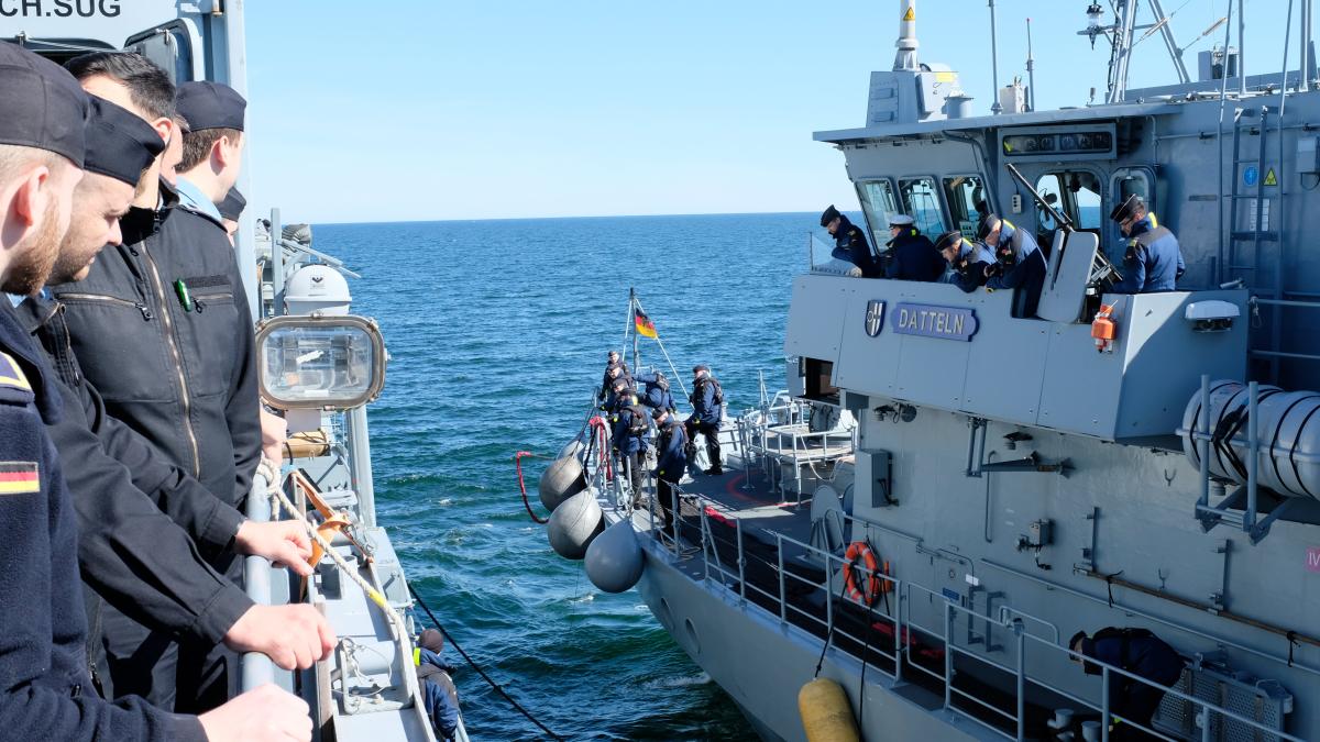Nato-Marine auf der Ostsee: Mit Maschinengewehren die „Killertomate“ erschießen – und aus vielen Schiffen eine Flotte machen