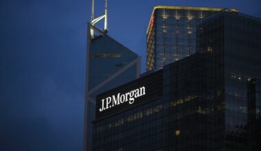 JPMorgan Chase: US Economy Likely To Skirt Recession, Forecasts Sluggish Growth - JPMorgan Chase (NYSE:JPM)