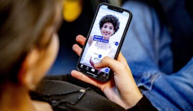 Artsen adviseren politiek: onder de 14 jaar geen smartphone meer