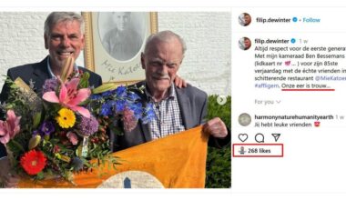 “Onze eer is trouw”: Filip Dewinter (VB) citeert SS-spreuk en poseert met collaboratievlag