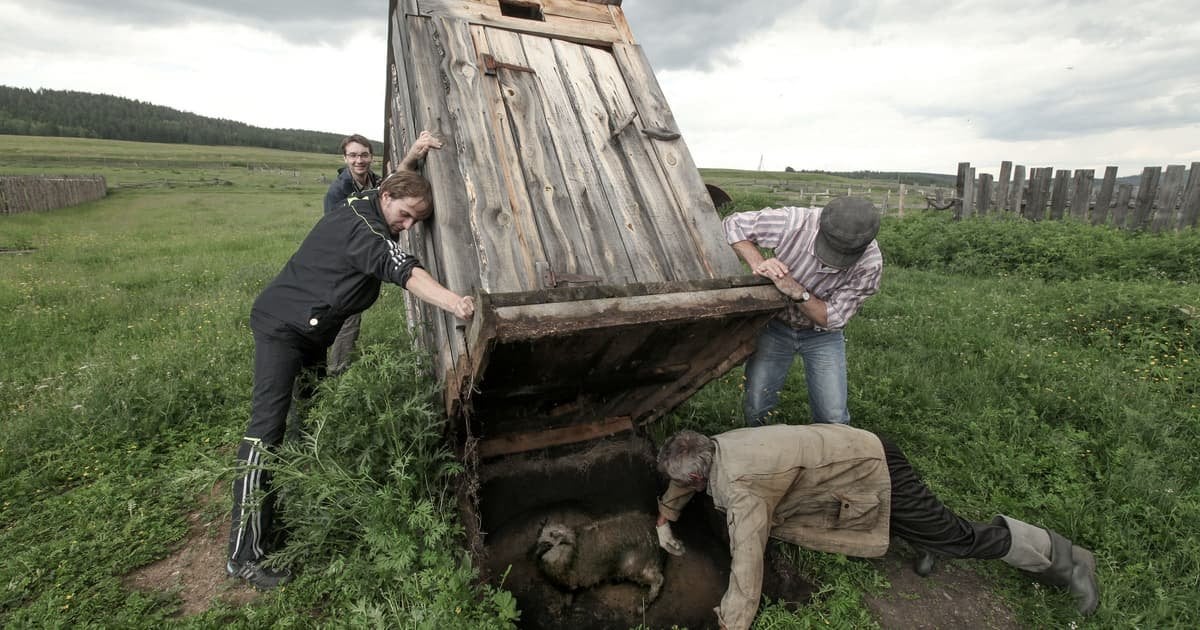 Russia is Struggling with a Shitty Problem. Literally. Russia is Struggling with a Shitty Problem. Literally. 30,000,000 people in Russia are not connected to centralized sewage systems –despite living in the digital age and in an allegedly developed country.