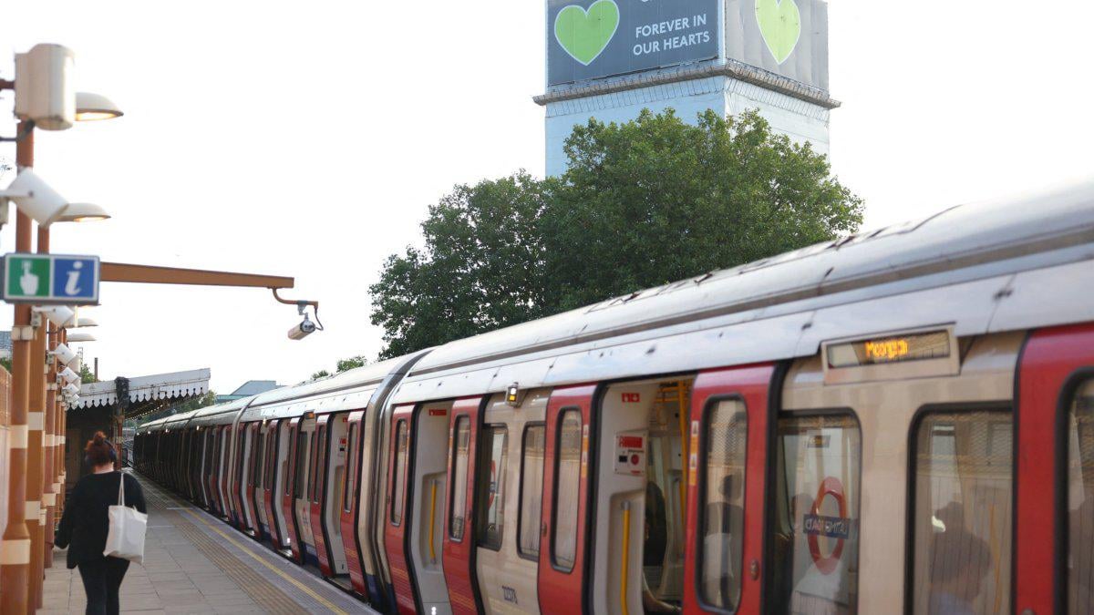 Power outage on London Underground threatens millions with travel chaos