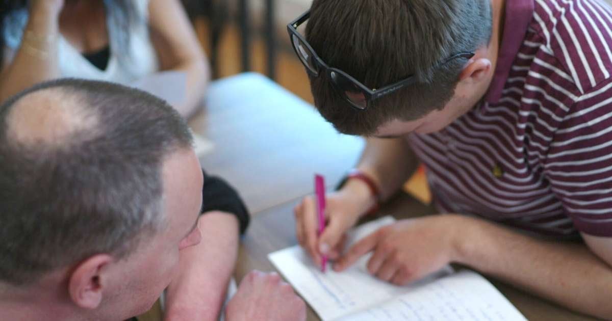 Onderwijs voor laaggeletterden moet beter, zeggen experts: 'Kloof in samenleving groeit'