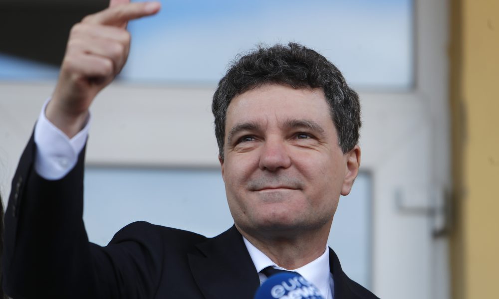 A román választási szervek adatai alapján Nicușor Dan nyerte az elnökválasztást